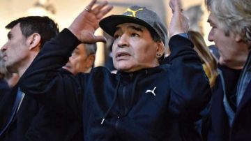 El exjugador argentino Diego Armando Maradona lamentó la situación de la tripulación del submarino ARA San Juan. (Foto: EFE/Maurizio Degl'Innocenti)