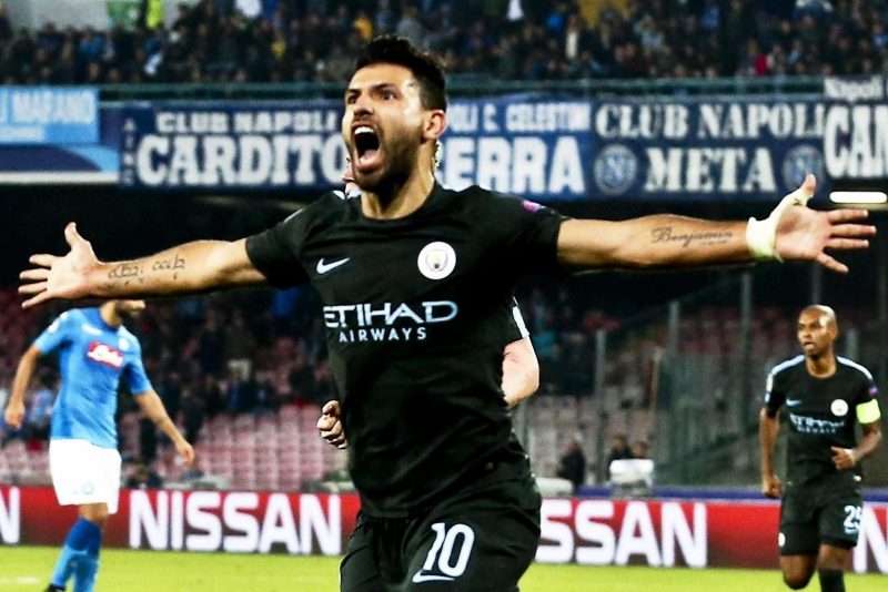 El argentino Sergio Aguero de Manchester City celebra al anotar el 3-2 ante Napoli en la Liga de Campeones de Europa. (Foto: EFE/CIRO FUSCO)