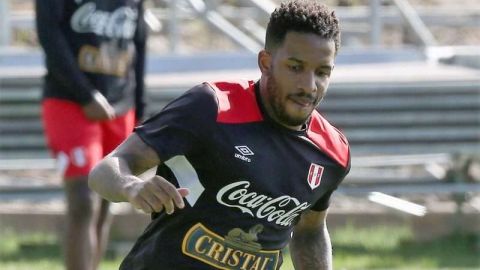 Jefferson Farfán es la alternativa peruana para enfentar a Nueva Zelanda en Wellington por la repesca al mundial de Rusia 2018. (Foto: EFE/Stringer)