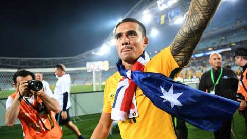 Tim Cahill celebra la clasificación de Australia al Mundial de Rusia 2018.