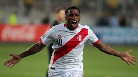 El peruano Jefferson Farfan celebra el primer gol ante Nueva Zelanda que mete a su equipo al Mundial de Rusia 2018.. Foto: EFE/Germán Falcón)