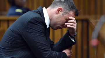 Oscar Pistorius se lamenta tras escuchar el aumento de su condena