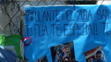 Familiares de Celso Oscar Vallejos, tripulante del ARA San Juan. EFE