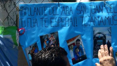 Familiares de Celso Oscar Vallejos, tripulante del ARA San Juan. EFE