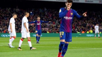 El defensa del FC Barcelona José Arnaiz celebra su gol, el quinto del equipo frente al Murcia en la Copa del Rey. (Foto: EFE/ Enric Fontcuberta)