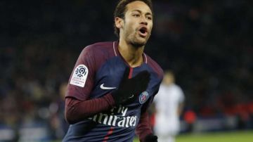 El jugador del Paris Saint Germain Neymar Jr. celebra tras anotar un gol al Estac Troyes. (Foto: EFE/ETIENNE LAURENT)