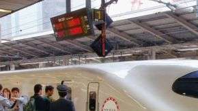 El tren bala original era sumamente ruidoso y esto causaba problemas en zonas residenciales.