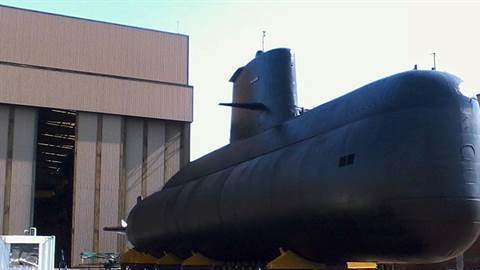 Iban 44 tripulalantes a bordo. Foto Archivo