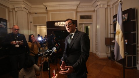 Cónsul de Argentina en Nueva York, Mateo Estreme, habla sobre el atentado.