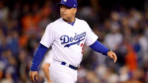 Una serie de decisiones raras e injustificables del manager Dave Roberts le hicieron reprobar el gran examen de la Serie Mundial. (Foto: Getty Images)