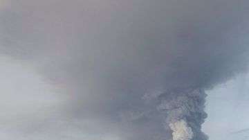 La turística isla de Bali está en alerta máxima por la inminente erupción del volcán Agung, inactivo desde enero de 1964.