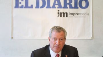 Alcalde Bill de Blasio durante su reunión con la junta editorial de El Diario NY.