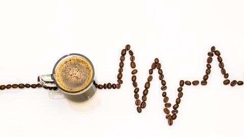Mira las consecuencias de beber café por las mañanas.