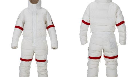 Con este uniforme puedes esquiar... o ir al espacio.