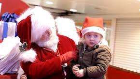 Esta niña consiguió comunicarse con  Papá Noel en lengua de signos.