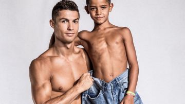 Cristiano Ronaldo y su hijo. Twitter.
