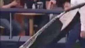 El punter de los Chargers Drew Kaser calentando para suplir a Nick Novak ante los Dallas Cowboys.