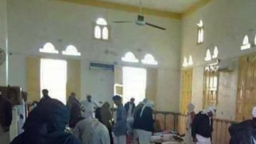 La mezquita donde sucedió el ataque era utilizada por la tribu local al-Sawarka, conocida por cooperar con las fuerzas de seguridad en la lucha contra los grupos yihadistas.