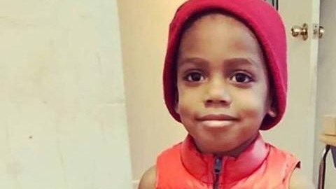 Elijah entró en shock después de ingerir queso. Los médicos en la emergencia del Hospital de Harlem no pudieron salvarlo.