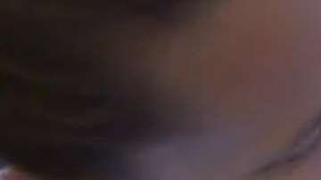 Ella, en la foto con su madre y su hermano mayor, nació en el automóvil de la familia afuera de la sala de emergencias del hospital.