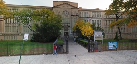 NYPD investiga si hay otras posibles víctimas en la escuela.
