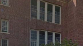 Los detenidos son estudiantes de Intermediate School 102, en Elmhurst. Los detenidos son estudiantes de Intermediate School 102, en Elmhurst. 