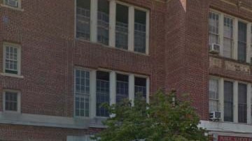 Los detenidos son estudiantes de Intermediate School 102, en Elmhurst. Los detenidos son estudiantes de Intermediate School 102, en Elmhurst. 