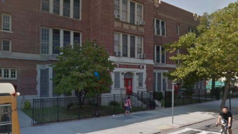 Los detenidos son estudiantes de Intermediate School 102, en Elmhurst. Los detenidos son estudiantes de Intermediate School 102, en Elmhurst. 