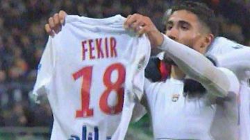Nabil Fekir hizo doblete en el clásico Lyon vs Saint-Etienne.
