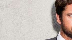 El actor Gerard Butler sufre dolores musculares que intentó aliviar con veneno de abeja.