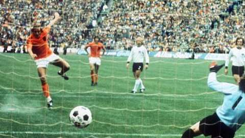 El balón Telstar en el Mundial de 1974. STAFF/AFP/Getty Images