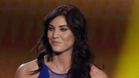 Hope Solo y Joseph Blatter, en el Balón de Oro de 2013