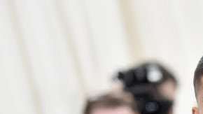 El cantante ha demostrado lo enamorado que está de su novia.