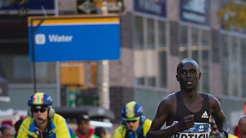 Ghirmay Ghebreslassie (centro), es el actual campeón. DON EMMERT/AFP/Getty Images