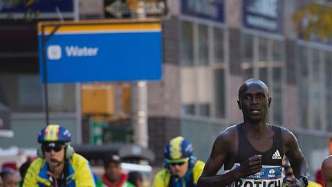 Ghirmay Ghebreslassie (centro), es el actual campeón. DON EMMERT/AFP/Getty Images