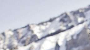 El deportista extremo ruso Valery Rozov durante uno de sus retos en el Monte Elbrus. (Foto: Thomas Senf/Euro-Newsroom via Getty Images)