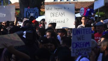 Activistas se han movilizado en defensa de los "Dreamers". AFP/Getty Images