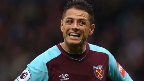 El mexicano Javier Hernández vive horas difíciles en el West Ham United y la situación podría ponerse peor.  (Foto: Shaun Botterill/Getty Images)