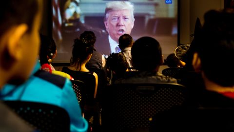 Trump dio la bienvenida a nuevos  ciudadanos en una ceremonia organizada en  Halloween.