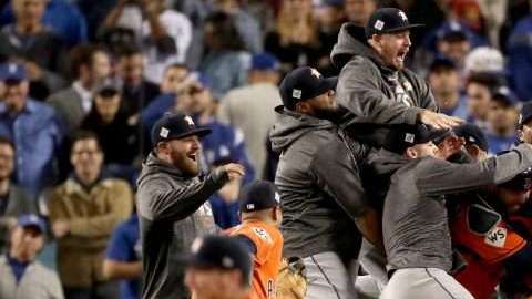 La celebración de los Astros de Houston al vencer a los Dodgers de Los Angeles. (Foto: Christian Petersen/Getty Images)