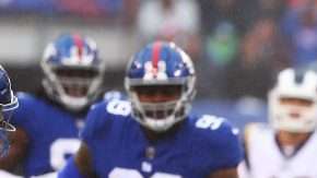 Robert Woods de Los Angeles Rams anota un touchdown mientras varios jugadores de New York Giants lo persiiguen. (Foto: Al Bello/Getty Images)