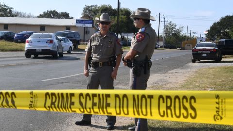 El tirador en la iglesia en Texas utilizó una AR-15.