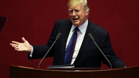 El presidente Trump presume los avances de la economía de EEUU.