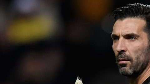 El veterano portero italiano Gianluigi Buffon busca con su selección la remontada y el pase al Mundial ante Suecia. (Foto: Claudio Villa/Getty Images)