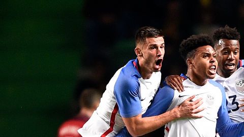 Los jóvenes de EEUU presentaron buen nivel en su debut con el equipo mayor. Octavio Passos/Getty Images