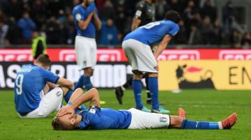 Jugadores de la selección de Italia al ser proscritos por Suecia de Rusia 2018.
 (Foto: Claudio Villa/Getty Images)