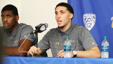 LiAngelo Ball y Cody Riley dieron la cara en UCLA. Josh Lefkowitz/Getty Images