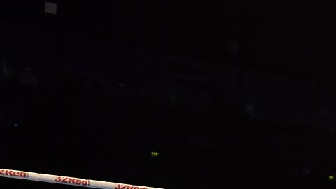 Zolani Tete al derribar a Siboniso Gonya./ Charles McQuillan/Getty Images