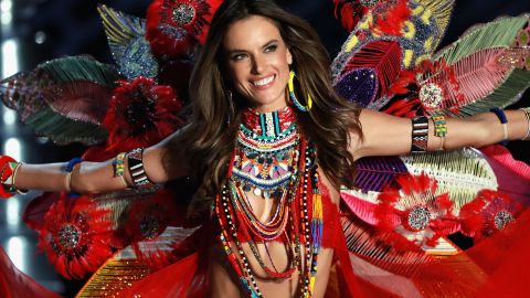 Alessandra Ambrosio en el Victoria's Secret Fashion Show, 2017