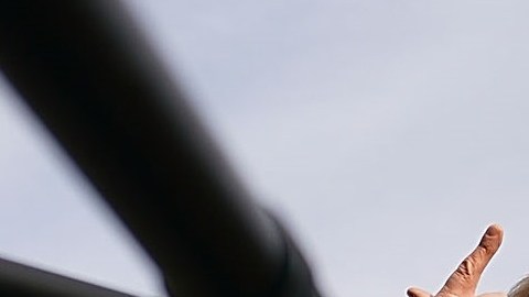 El presidente Trump reaviva su pleito contra la NFL.